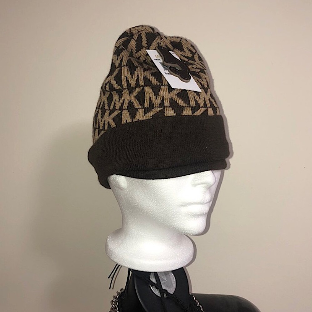 brown & beige Michael Kors beanie hat AUTHENTIC ~ NWT 🤎